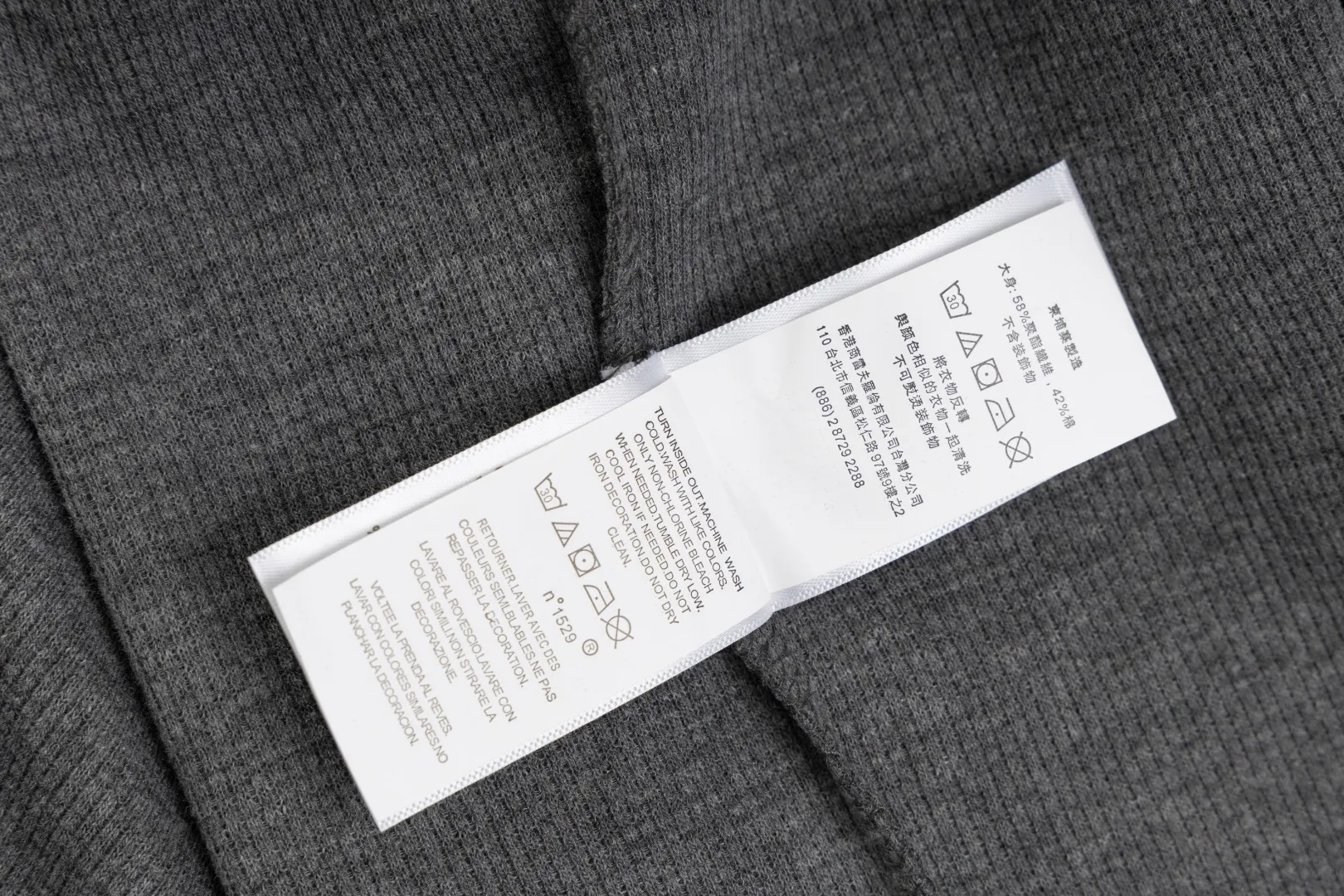 P196 #R79 Ralph Lauren/Ralph Lauren Waffle Henley Collar Open Button Sweater Exclusive Henry Collar Waffle Series Open Bust Sweater Exclusively customized with original grade waffle fabric, 100% cotton yarn imported machine-dyed weaving process, full texture, all collars, cuffs and hems are fixed and woven threads, full of high-quality quality, can be worn alone or matched, classic hot style Color Navy Blue Dark Gray Black White SIZE: S M L XL Shoulder width: 51.5/53/54.5/56 Bust: 108/112/116/120 Sleeve length: 60/61/62/63 Clothing length: 66.5/68/69.5/71